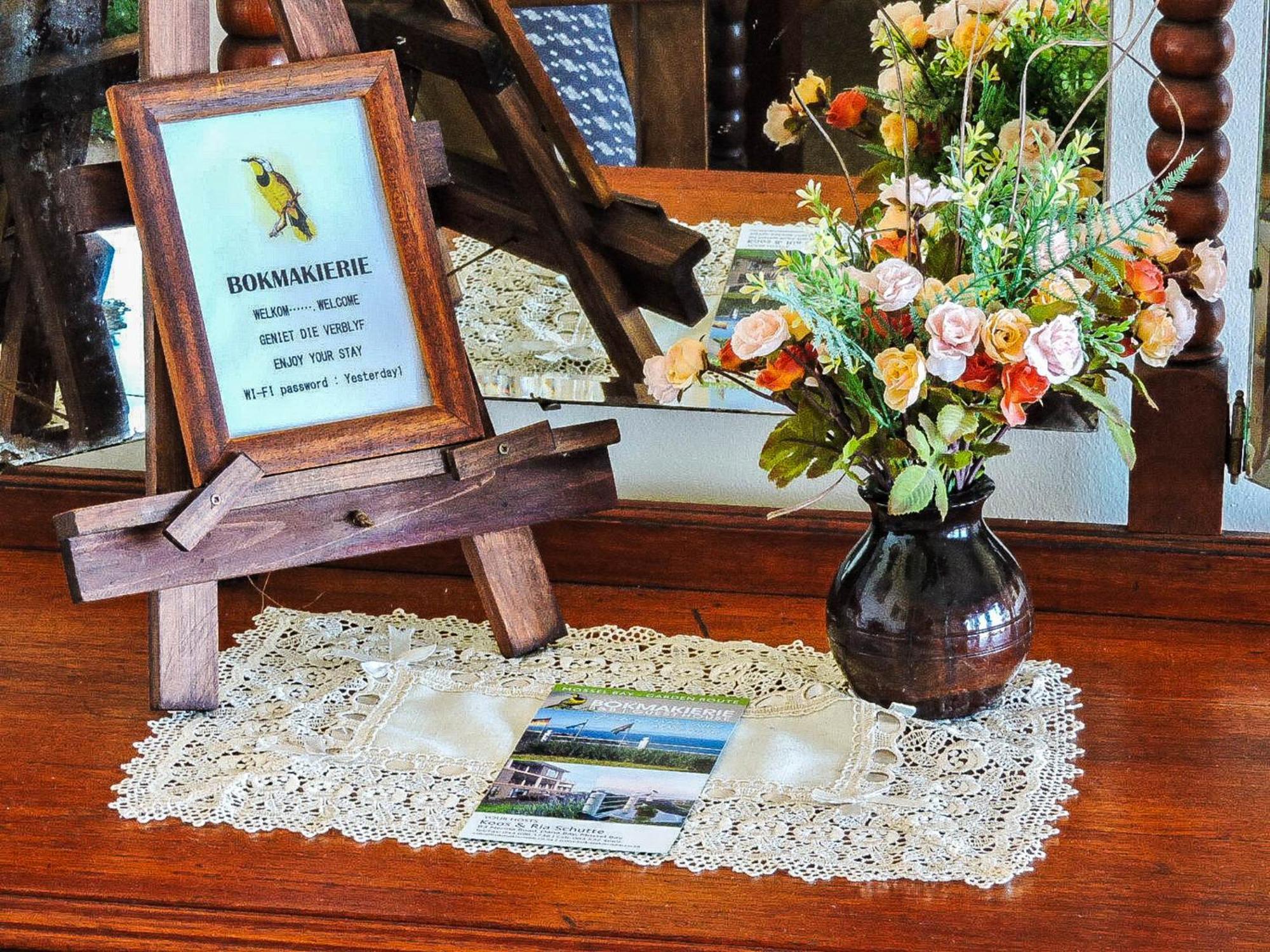 Amzee Bokmakierie Guest House Dana Bay Eksteriør billede